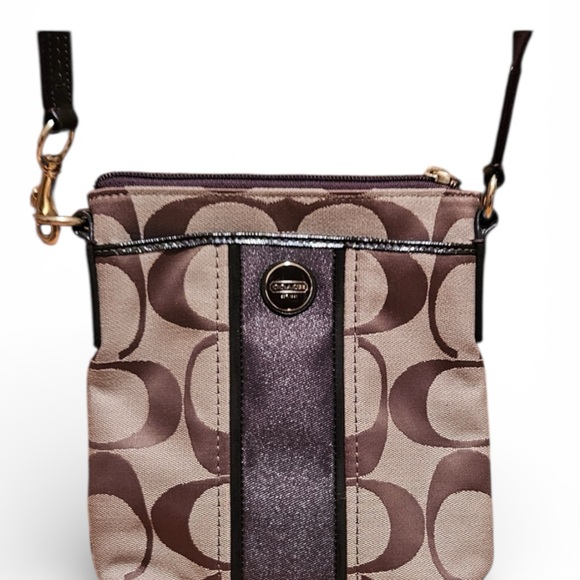 Coach Signature Stripe Swingpack Crossbody Shoulder Bag w/ unbranded Dusty
NWOT - Picture 2 of 8